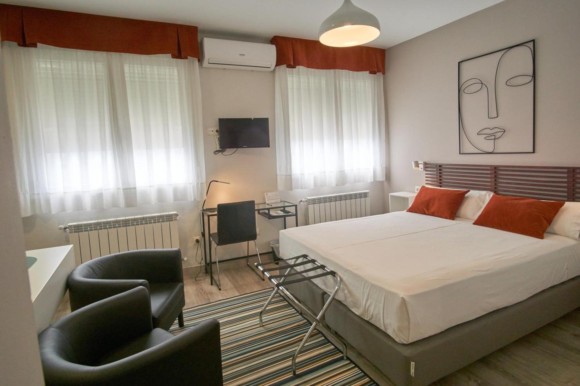 Apartamentos Los Arroyos Ponferrada Eksteriør billede